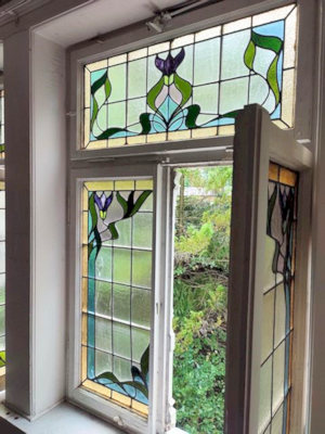 Fenster der Villa mit Bleiverglasung