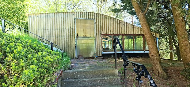 Gewchshaus Poolhaus auf dem Gartengrundstck in Wipfratal