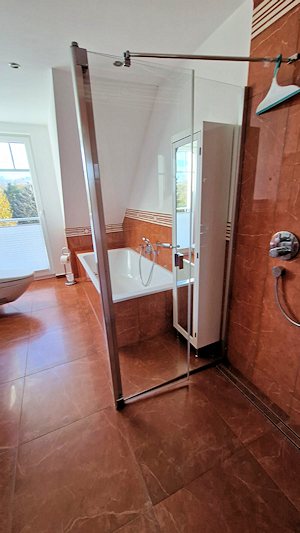 Bad im Obergeschoss des Hauses