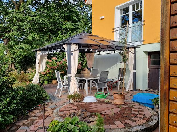 Garten Terrasse vom Zweifamilienhaus
